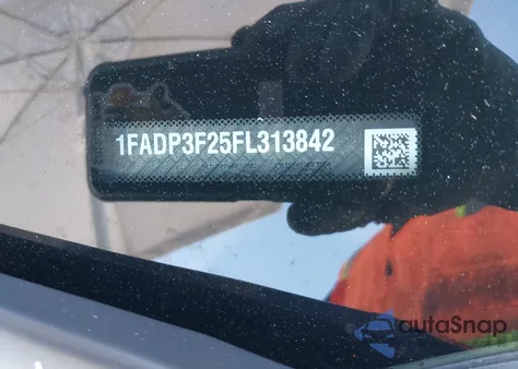 2015 Ford Focus Se z USA, uszkodzony, nr VIN 1FADP3F25FL313842